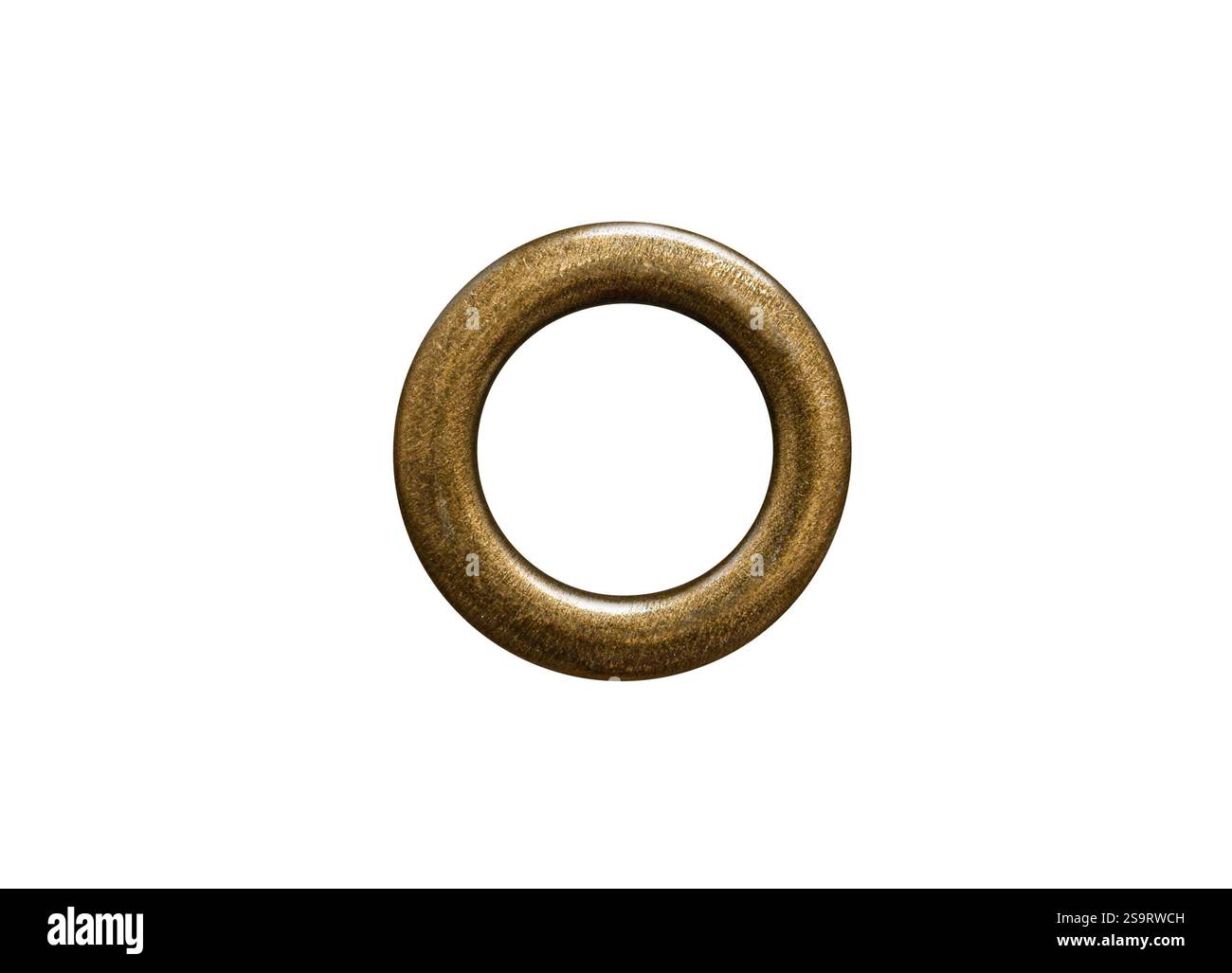 Ösenring aus goldenem Messing, isolierter Ausschnitt auf weiß Stockfoto