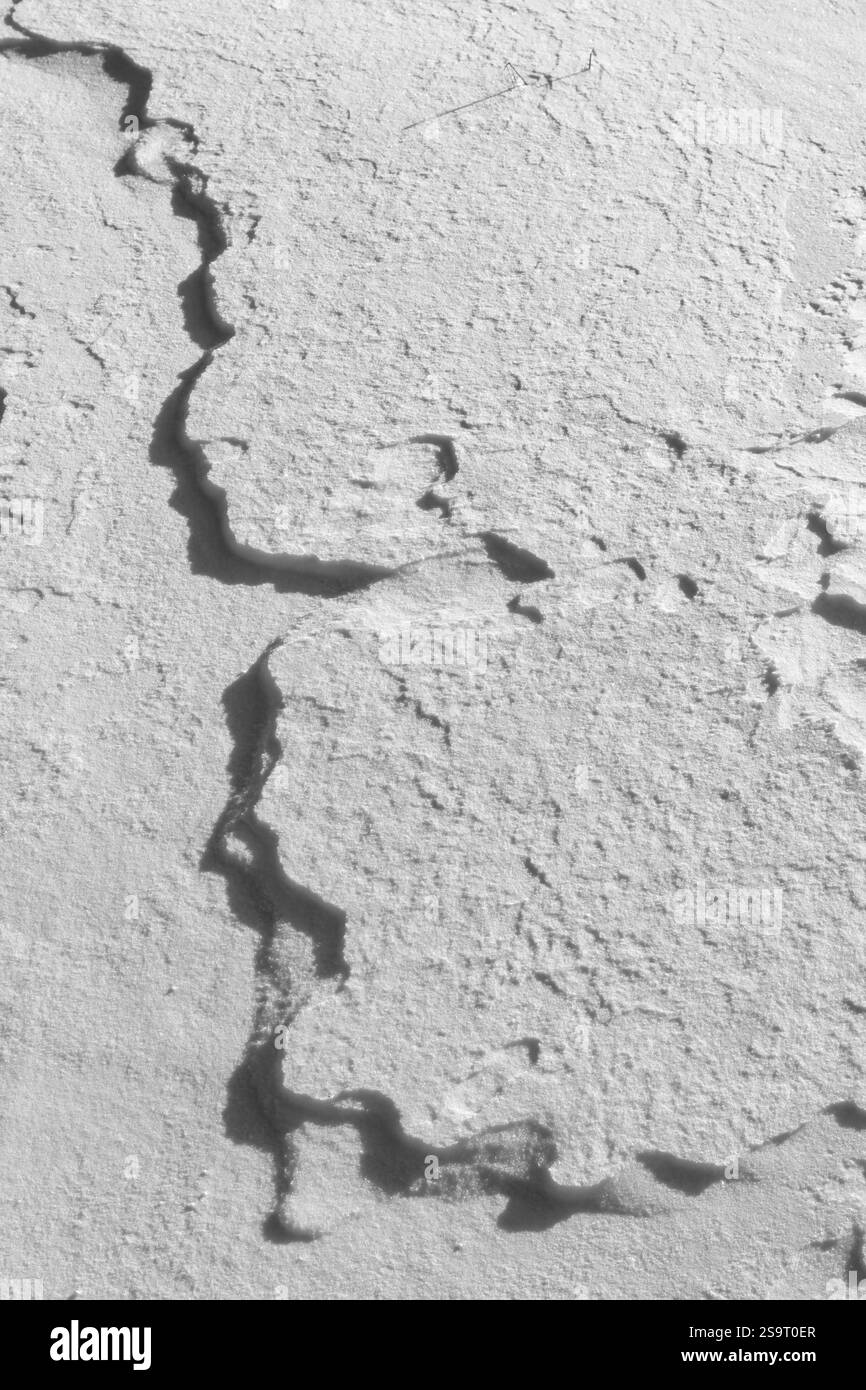 Nahaufnahme der Hintergrundtextur für frischen Schnee, Schneemuster, Kallahdenniemi, Helsinki, Finnland. Stockfoto