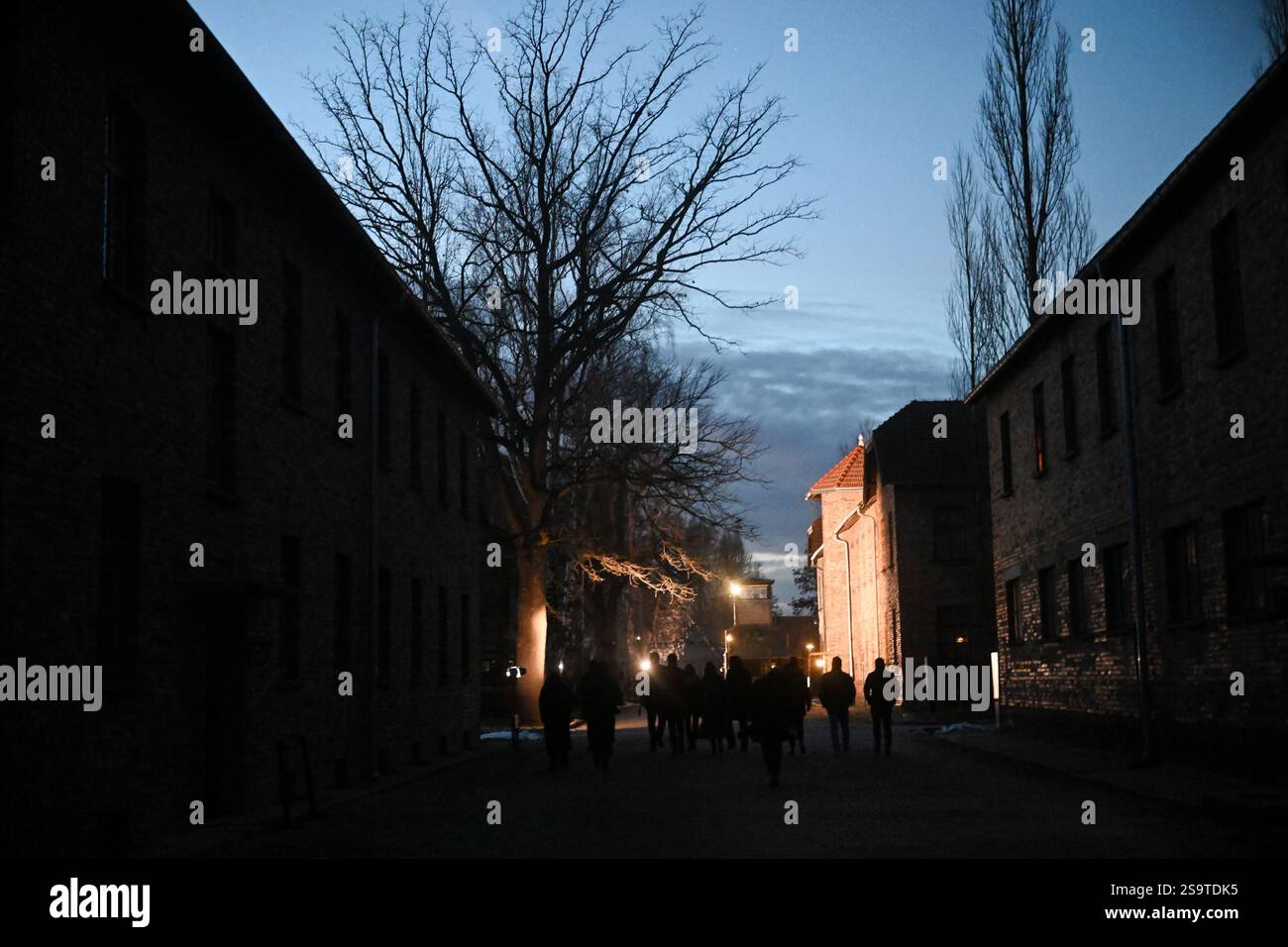 Ein Blick auf Auschwitz während der Gedenkfeier in Polen zum 80 ...