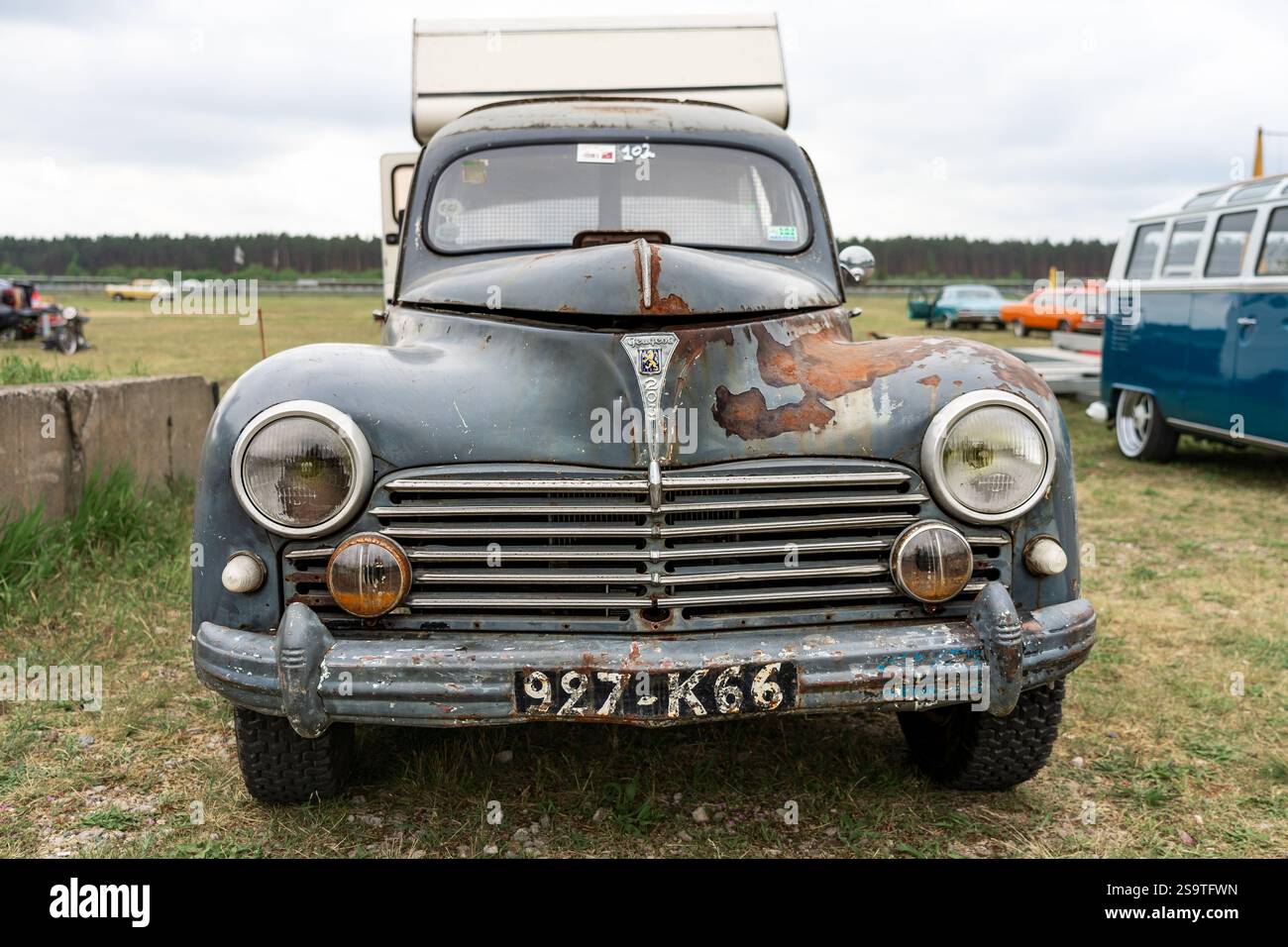 FINOWFURT, DEUTSCHLAND - 11. MAI 2024: Der Pickup Truck Peugeot 203. Saisoneröffnung des Race 61 Festivals. Stockfoto