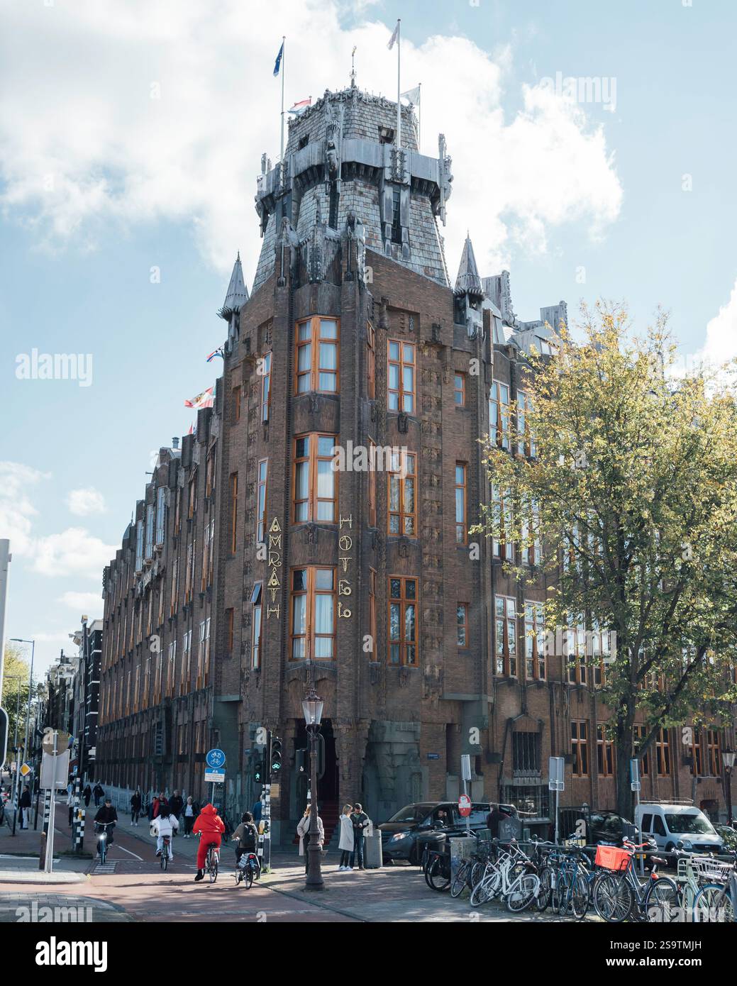 Wunderschöne Architektur des Grand Hotel Amrath Amsterdam im ehemaligen Schifffahrtshaus. Stockfoto