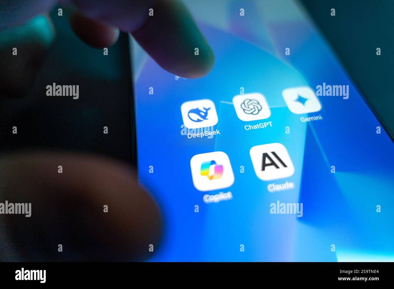 Deepseek und andere KI-Apps auf Smarthpone. Januar 2025 Stockfoto