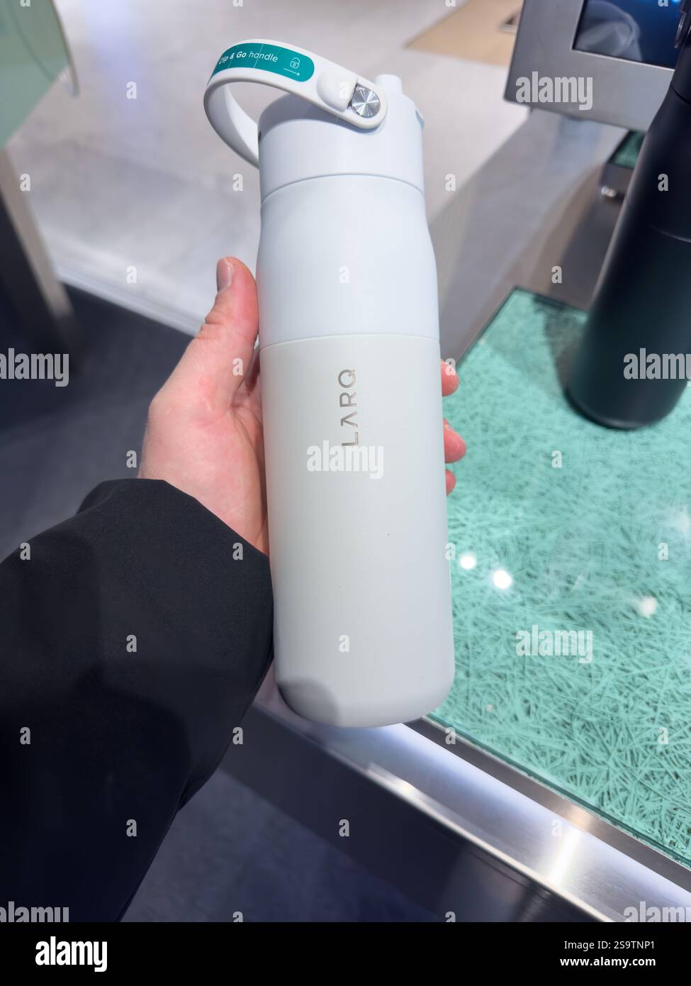 Innovatives Design für Wasserflaschen mit eleganter Ästhetik und Funktionalität Stockfoto