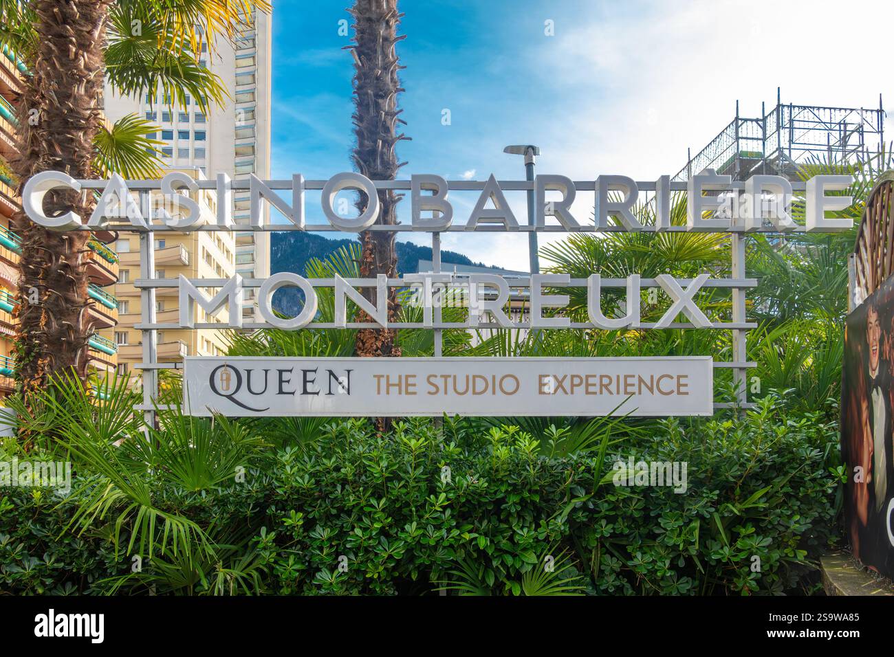 Montreux, Schweiz - 2. Januar 2025: Casino Barriere Montreux ist ein bekanntes Casino, das auch das Aufnahmestudio der ehemaligen Rockband beherbergt Stockfoto