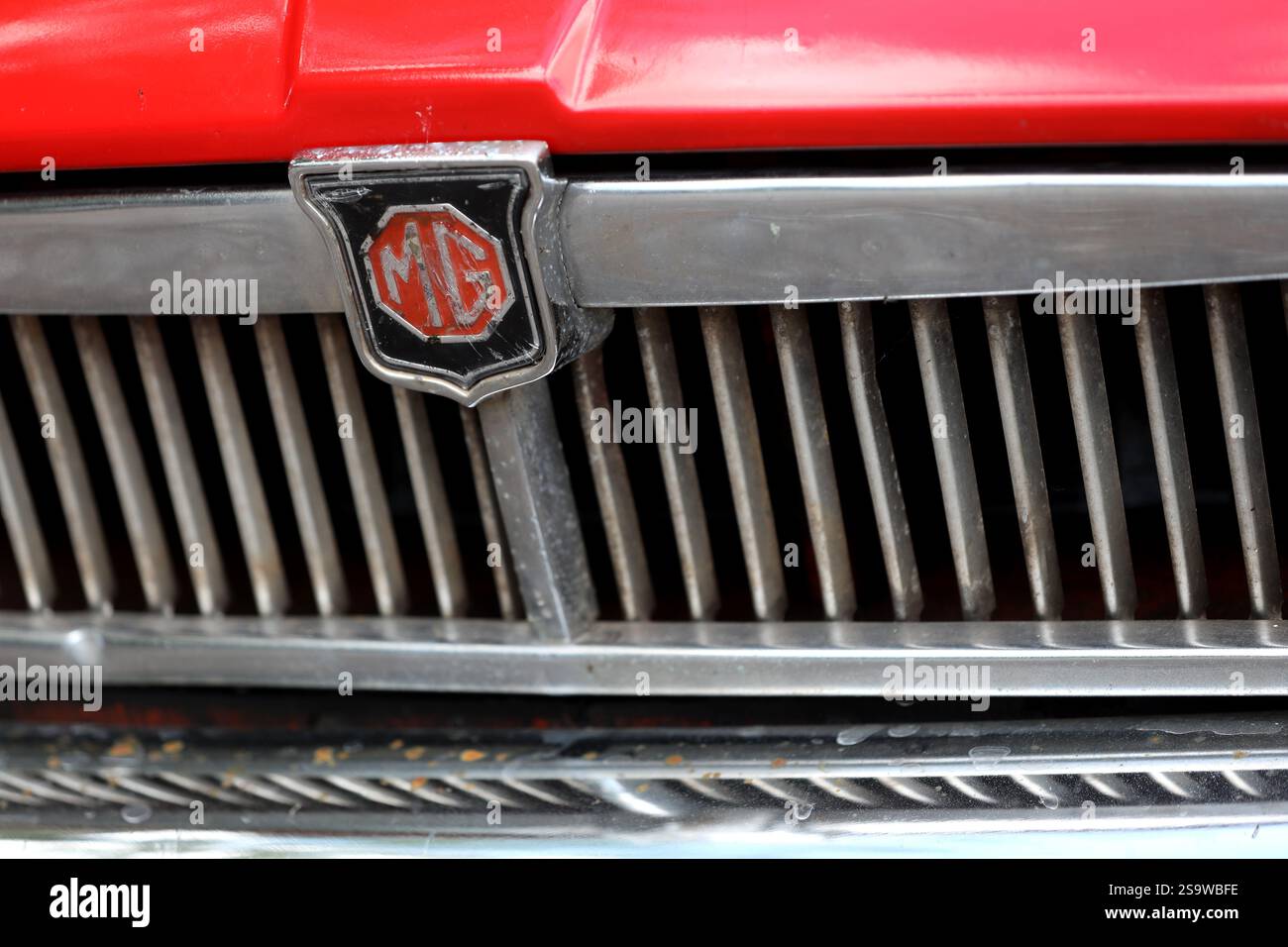 Allgemeine Ansichten eines alten MG Roadster-Oldtimers in London, Großbritannien. Stockfoto