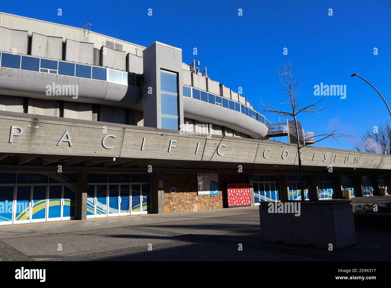 Das Pacific Coliseum, Heimat der Vancouver Canucks der NHL von 1970 bis 1995, auf dem Pacific National Exhibition Grounds in Vancouver, BC. Stockfoto