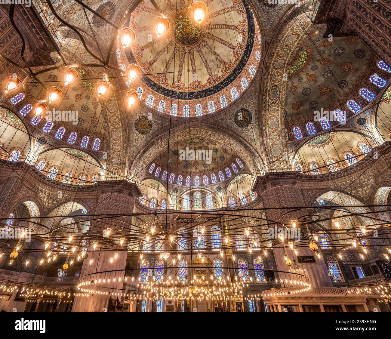 Blaue Moschee elektrische Lichter, Istanbul, Türkei. Blaue Moschee oder Sultan-Ahmed-Moschee, erbaut 1616 von den Osmanen. Stockfoto