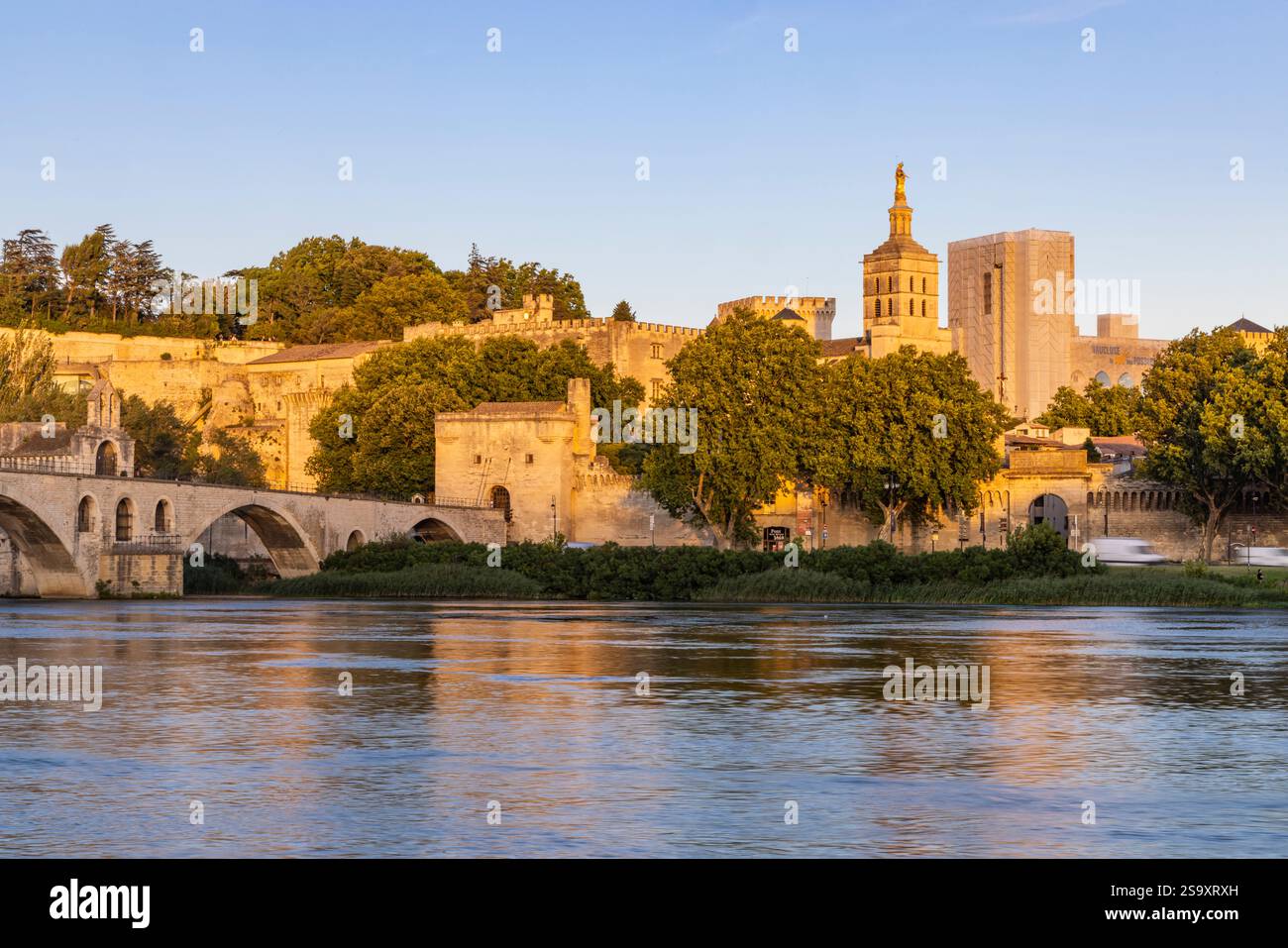 Avignon, Vaucluse, Provence-Alpes-Cote d'Azur, Frankreich. Palais des Papes, Palast der Päpste, in Avignon. Stockfoto