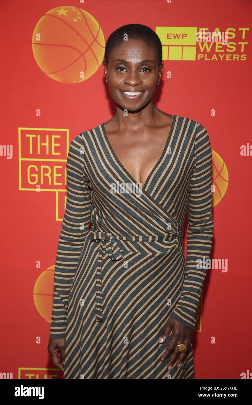 Adina Porter trifft am 10. November 2019 in Pasadena, Kalifornien, am Eröffnungsabend von „The Great Leap“ im Pasadena Playhouse ein Stockfoto