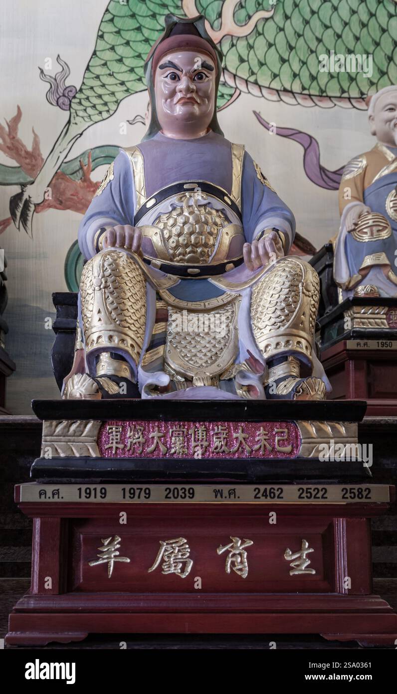 Samut Prakan, Thailand - 11. Januar 2025 - Statue von Pu Yue. Die große Schutzgottheit des Jahres Ji Wei - Zodiac Schaf (geboren am 1919, 1979, 2039) Gover Stockfoto