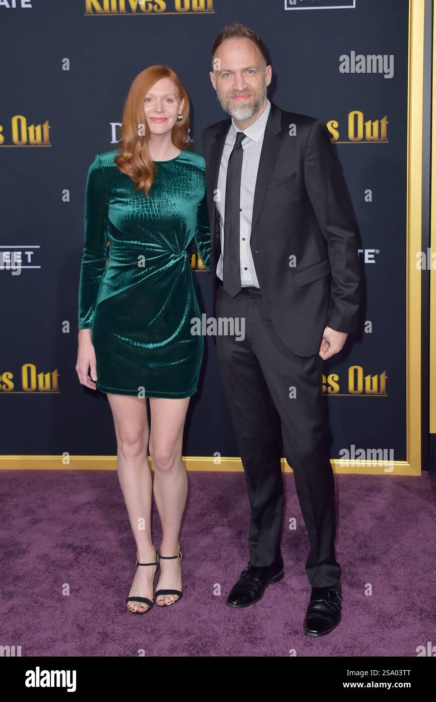 Katie Chastain und Nathan Johnson bei der Filmpremiere „Knives Out“, Arrivals, Regency Village Theatre, Los Angeles, USA - 14. November 2019 Stockfoto