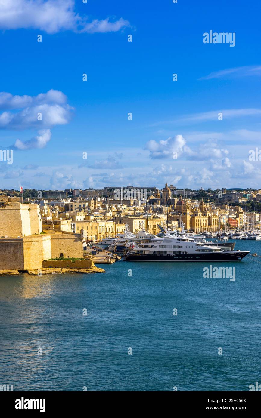 Blick auf Birgu und Fort St. Angelo von den Upper Barrakka Gardens, Valletta, Malta, Südeuropa Stockfoto
