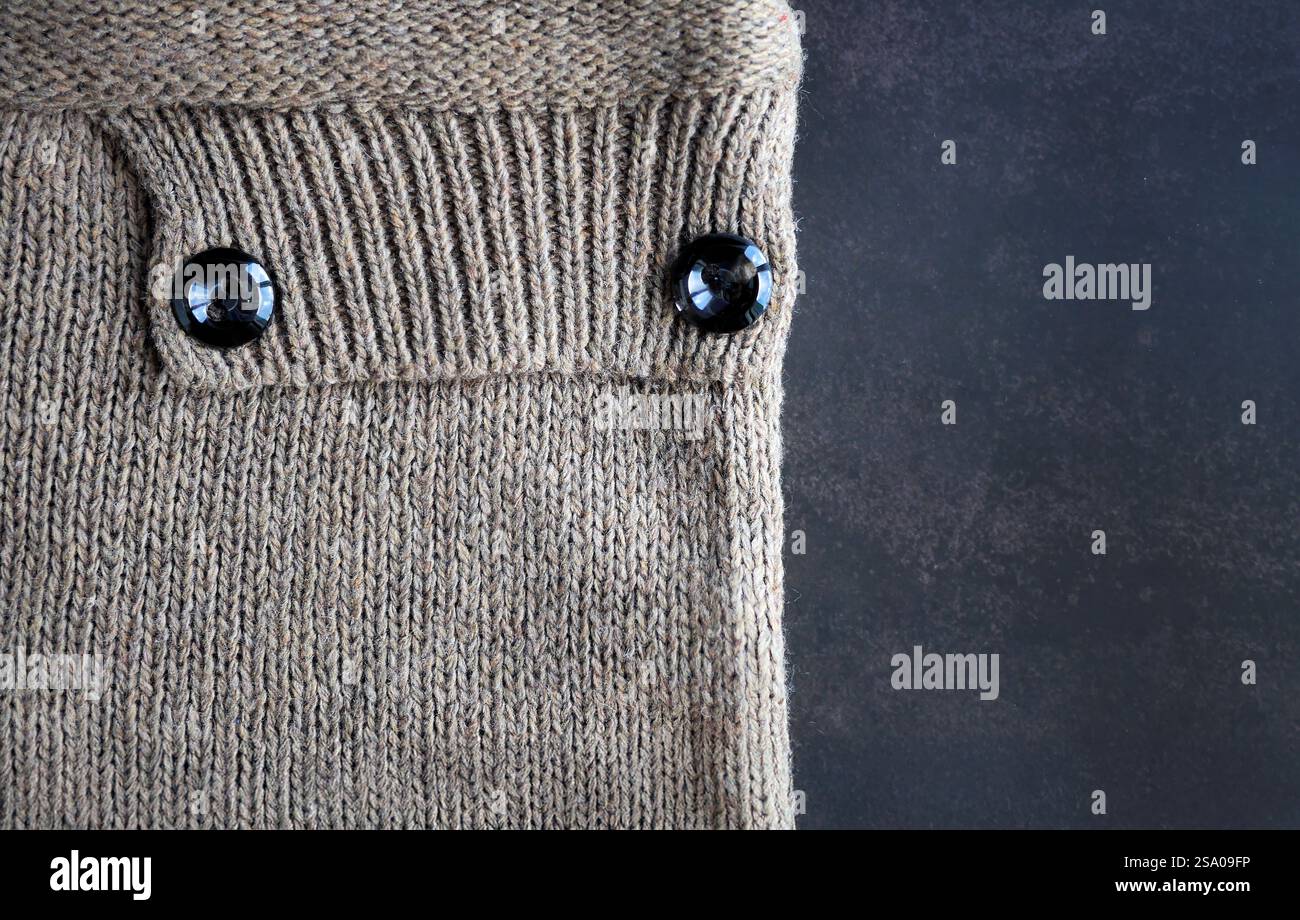 Texturmuster aus gestrickter Wolle, Strickstoff, Strickstoff, Erdton Farbe Handwerksarbeit, für Hintergrund oder Tapete mit Kopierraum Stockfoto
