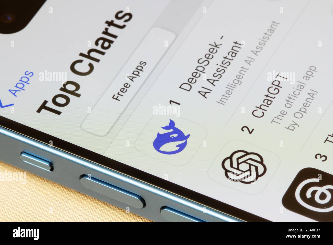 Die DeepSeek App verdrängt OpenAI ChatGPT ab Dienstag, 28. Januar 2025 als Top-App des App Store. DeepSeek ist ein chinesisches KI-Startup mit Sitz in Hangzhou. Stockfoto