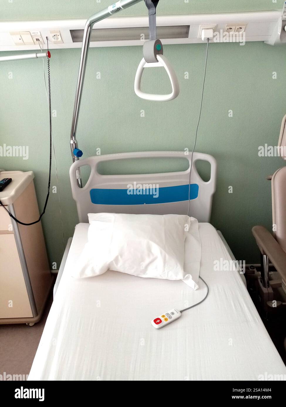 Das Zimmer eines Patienten in einem Krankenhaus. Stockfoto