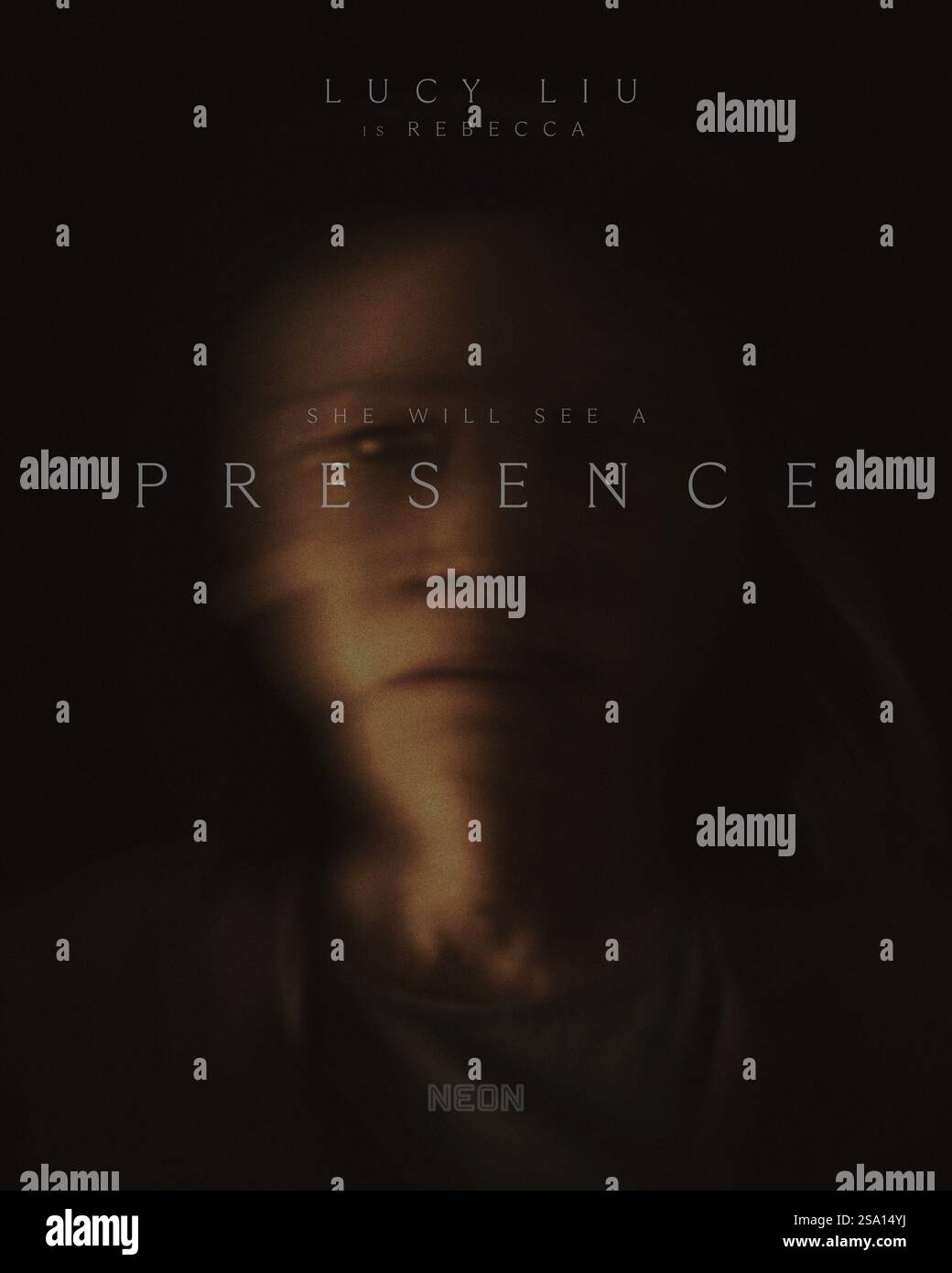 Präsenz (2025)Poster unter der Regie von Steven Soderbergh mit Callina Liang, Lucy Liu, Chris Sullivan, Eddy Maday *Filmstill - nur redaktionelle Verwendung* CA Stockfoto