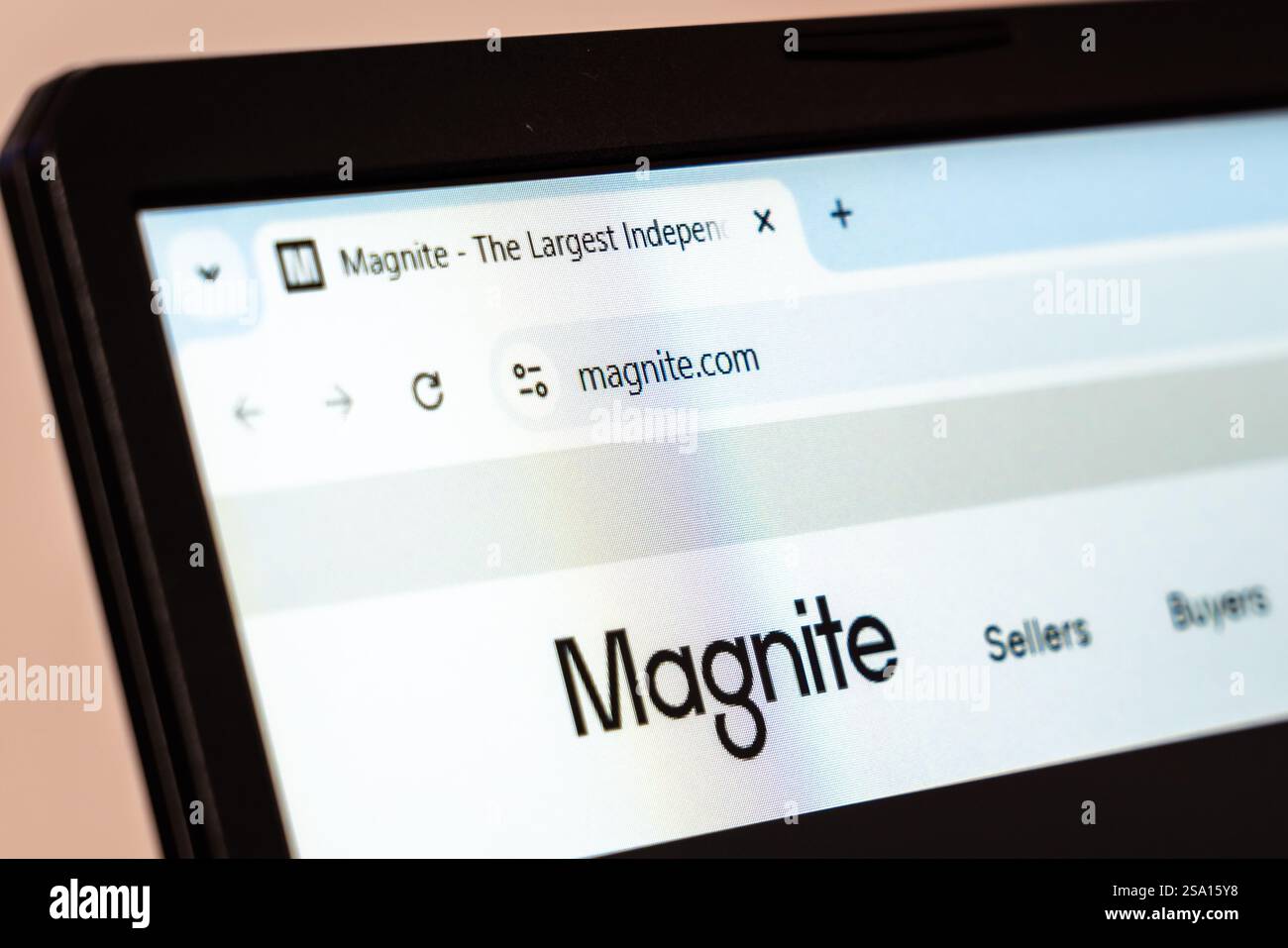 New York, USA – 26. Januar 2025: Magnite Website wird auf einem Laptop-Bildschirm angezeigt und bietet programmatische Werbelösungen für Verkäufer und Käufer Stockfoto