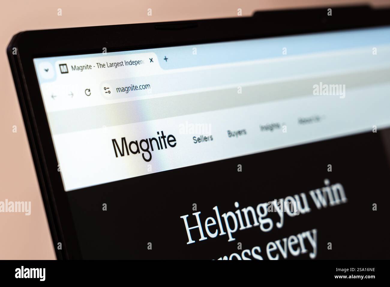 New York, USA – 26. Januar 2025: Magnite Website wird auf einem Laptop-Bildschirm angezeigt und bietet programmatische Werbelösungen für Verkäufer und Käufer Stockfoto