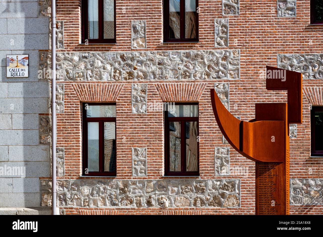 2023 Denkmal für die Opfer von Mauthausen in der Calle del Rollo in Madrid, Spanien. Jose Miguel Utande Künstler. Stockfoto