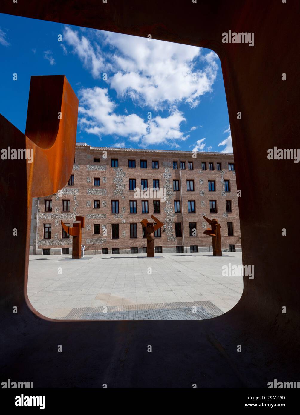 2023 Denkmal für die Opfer von Mauthausen in der Calle del Rollo in Madrid, Spanien. Jose Miguel Utande Künstler. Stockfoto