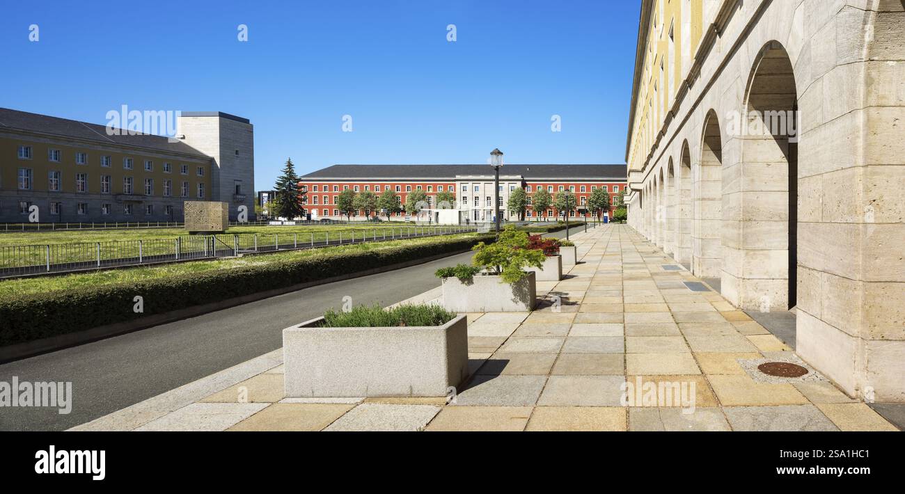 Ehemaliges Gauforum Thüringen der NSDAP unter dem Nationalsozialismus, heute Thüringer Staatsverwaltungsamt, Weimar, Thüringen, Deutschland, Europa Stockfoto