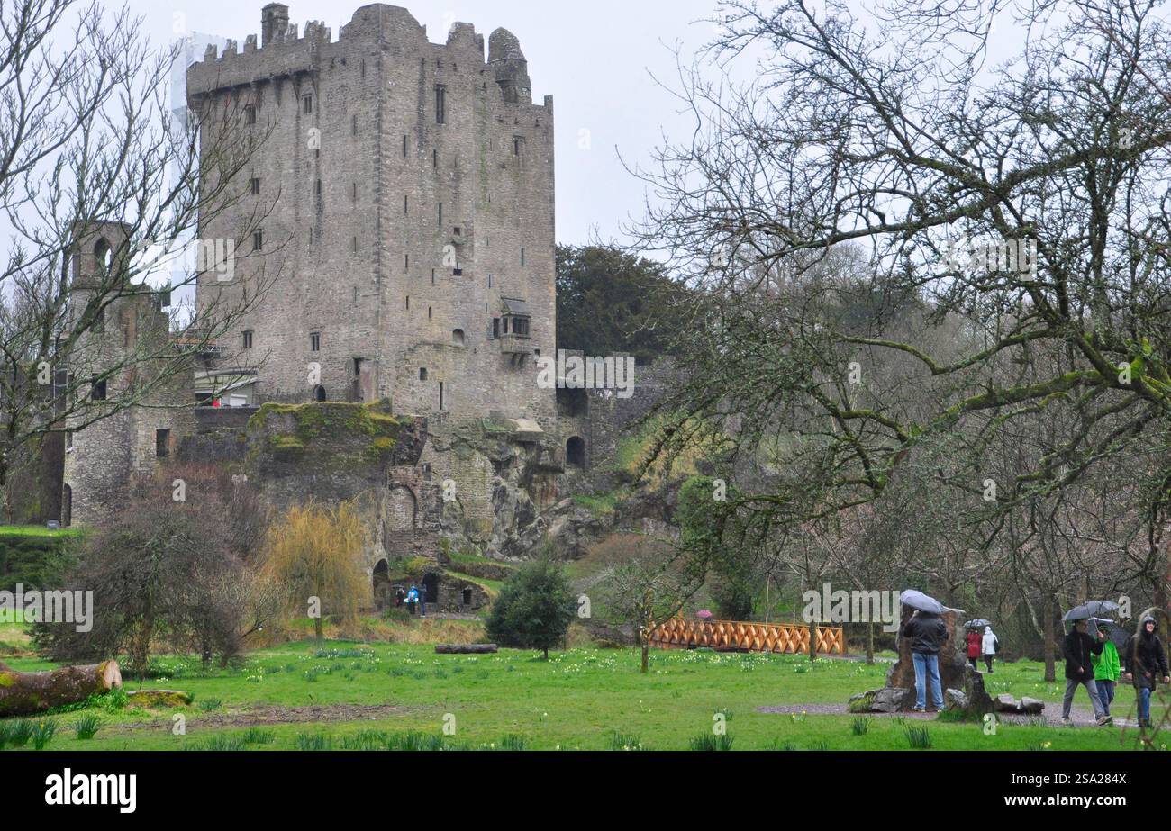 Blarney Castle an einem nassen Frühlingstag. Stockfoto