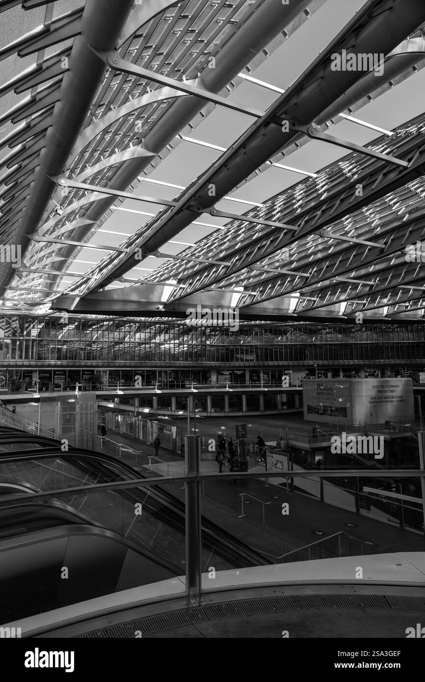 Paris, Frankreich - 24. Januar 2022: Das Westfield Forum des Halles ist ein französisches Einkaufszentrum, das sich auf dem Gelände der ehemaligen zentralen Hallen von Paris befindet. Stockfoto