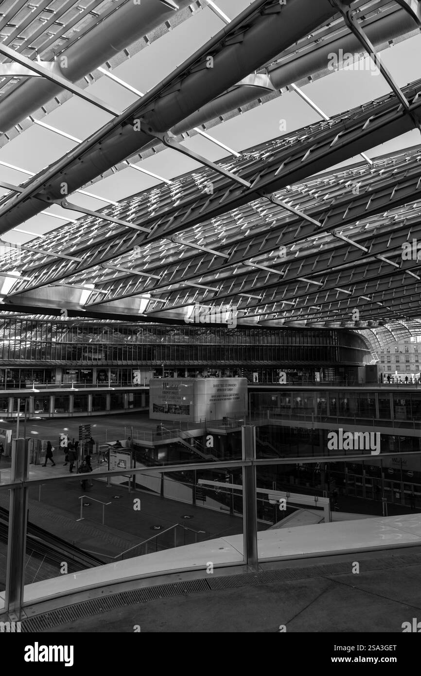 Paris, Frankreich - 24. Januar 2022: Das Westfield Forum des Halles ist ein französisches Einkaufszentrum, das sich auf dem Gelände der ehemaligen zentralen Hallen von Paris befindet. Stockfoto