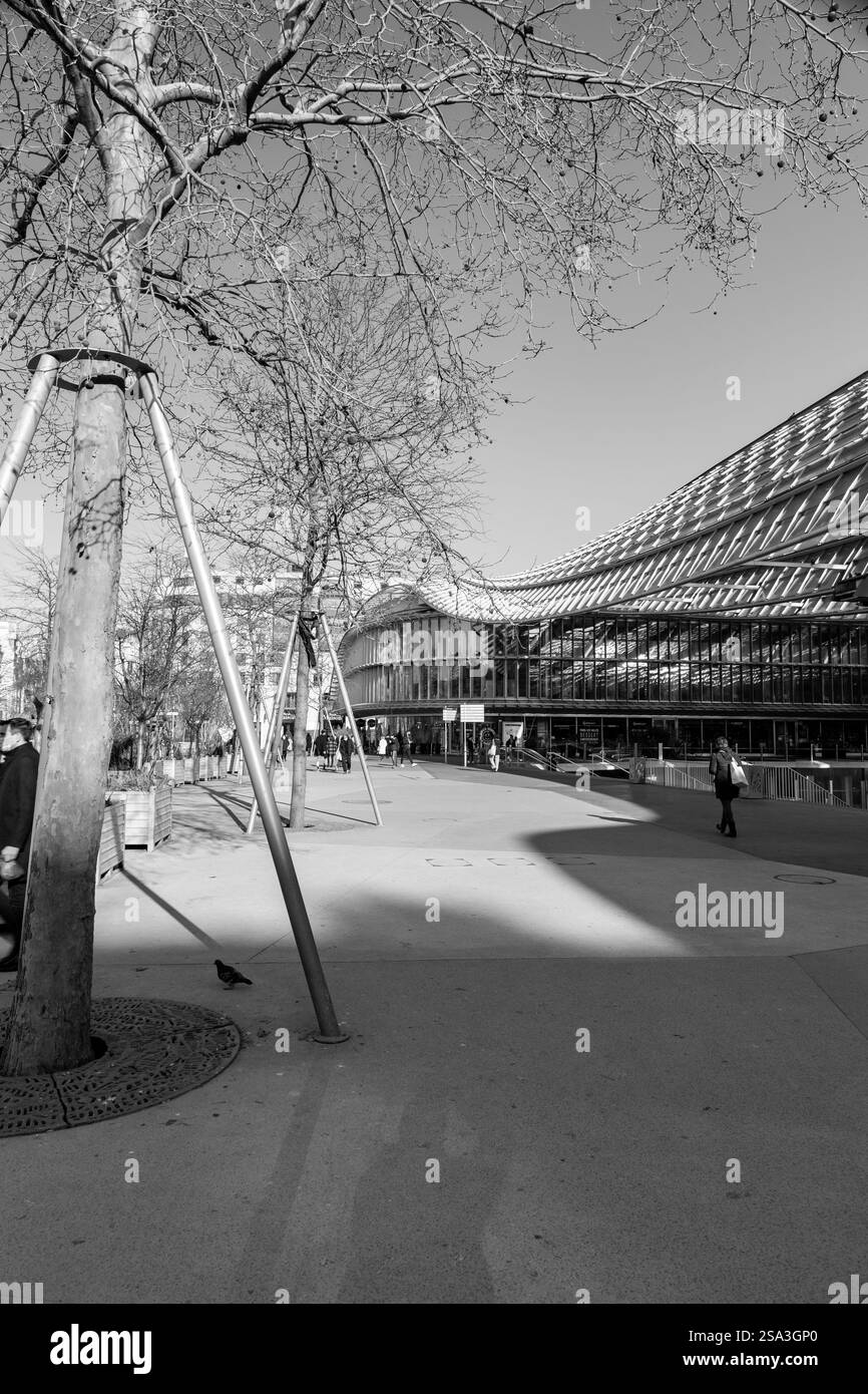 Paris, Frankreich - 24. Januar 2022: Das Westfield Forum des Halles ist ein französisches Einkaufszentrum, das sich auf dem Gelände der ehemaligen zentralen Hallen von Paris befindet. Stockfoto