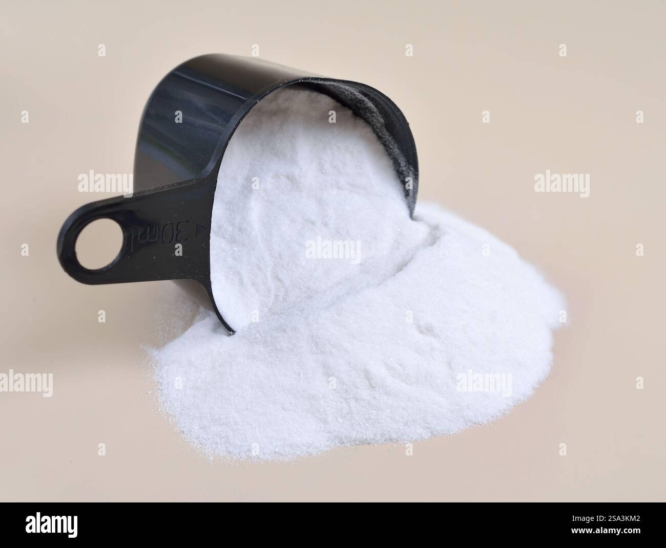 Natriumhydrogencarbonat IUPAC-Name: Natriumhydrogencarbonat, allgemein bekannt als Backnatron oder Natriumhydrogencarbonat, ist eine chemische Verbindung mit der Formel Stockfoto