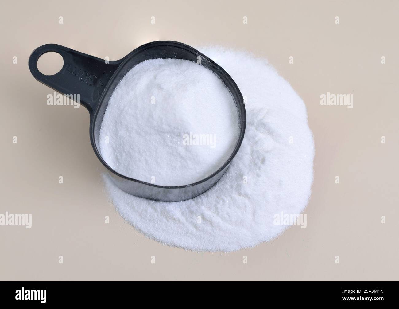 Natriumhydrogencarbonat IUPAC-Name: Natriumhydrogencarbonat, allgemein bekannt als Backnatron oder Natriumhydrogencarbonat, ist eine chemische Verbindung mit der Formel Stockfoto