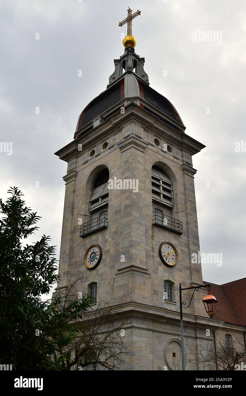 Der Glockenturm der Kathedrale Saint-Jean in Besancon Stockfoto