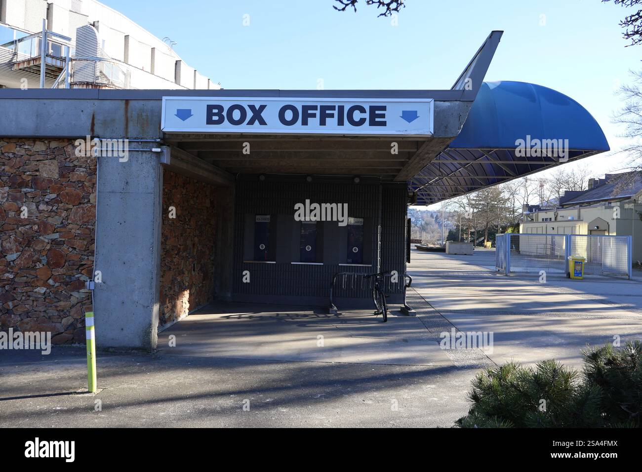 Das Kassenbüro des Pacific Coliseum, in dem von 1970 bis 95 Vancouver Canucks der NHL beheimatet waren. Befindet sich auf der Pacific National Exhibition. Stockfoto