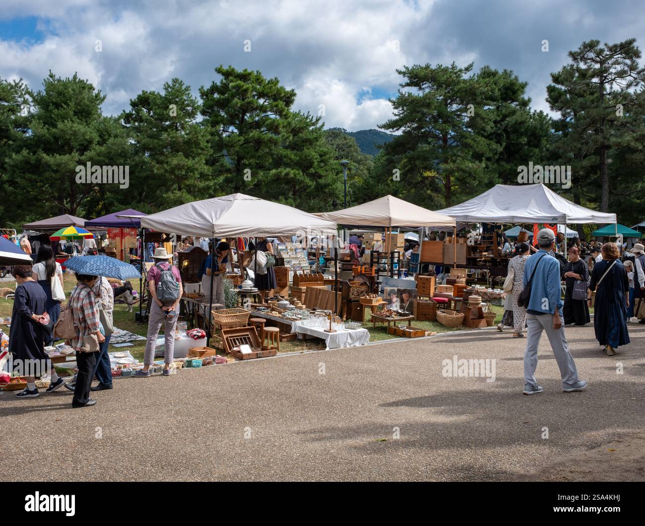 Heian Vintage Antiques Flohmarkt im Okazaki Park in Kyoto Japan Stockfoto
