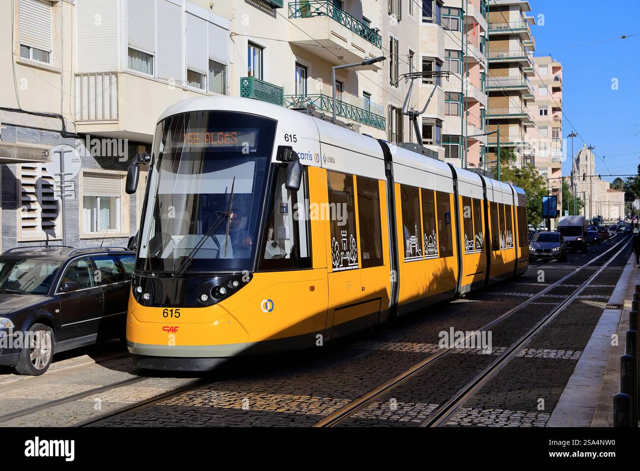 Straßenbahn auf der Straße von Belém.Lisbon, Portugal Stockfoto