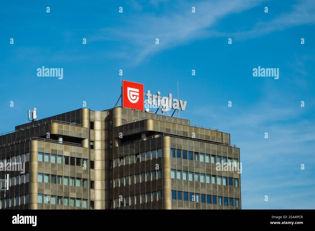 Slowenien, Ljubljana - 23. Oktober 2023: Gebäude des Hauptquartiers Zavarovalnica Triglav Stockfoto