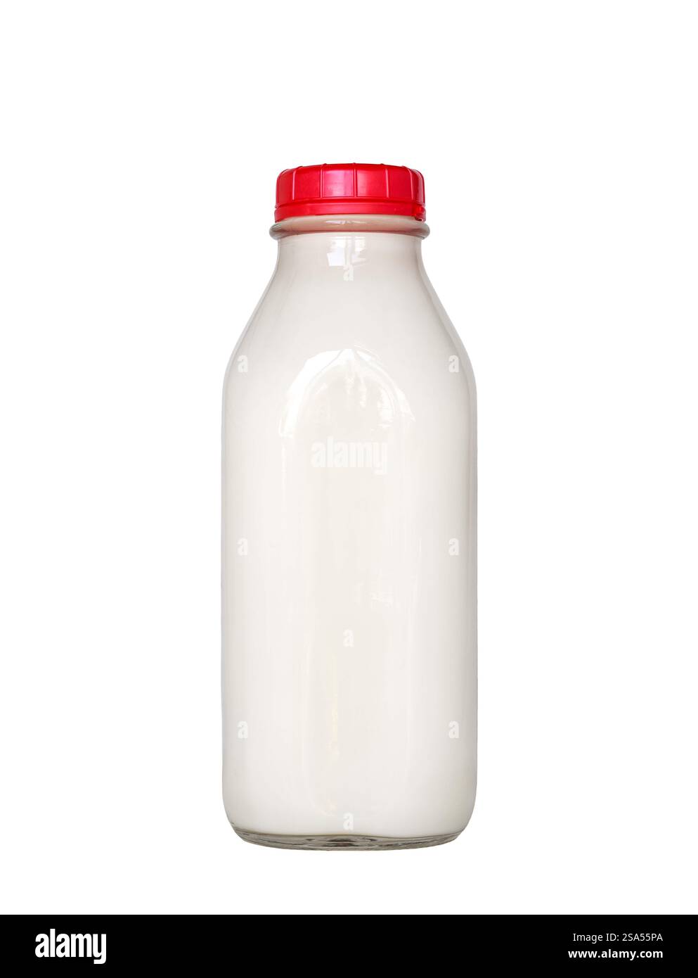 Volle Flasche Milch mit isoliertem Ausschnitt mit rotem Verschluss auf weiß Stockfoto