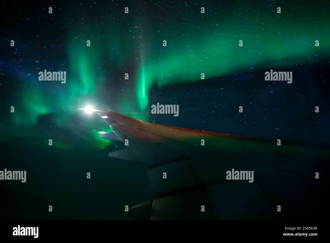 Luftaufnahme der Nordlichter (aurora borealis) über Manitoba, Kanada Stockfoto