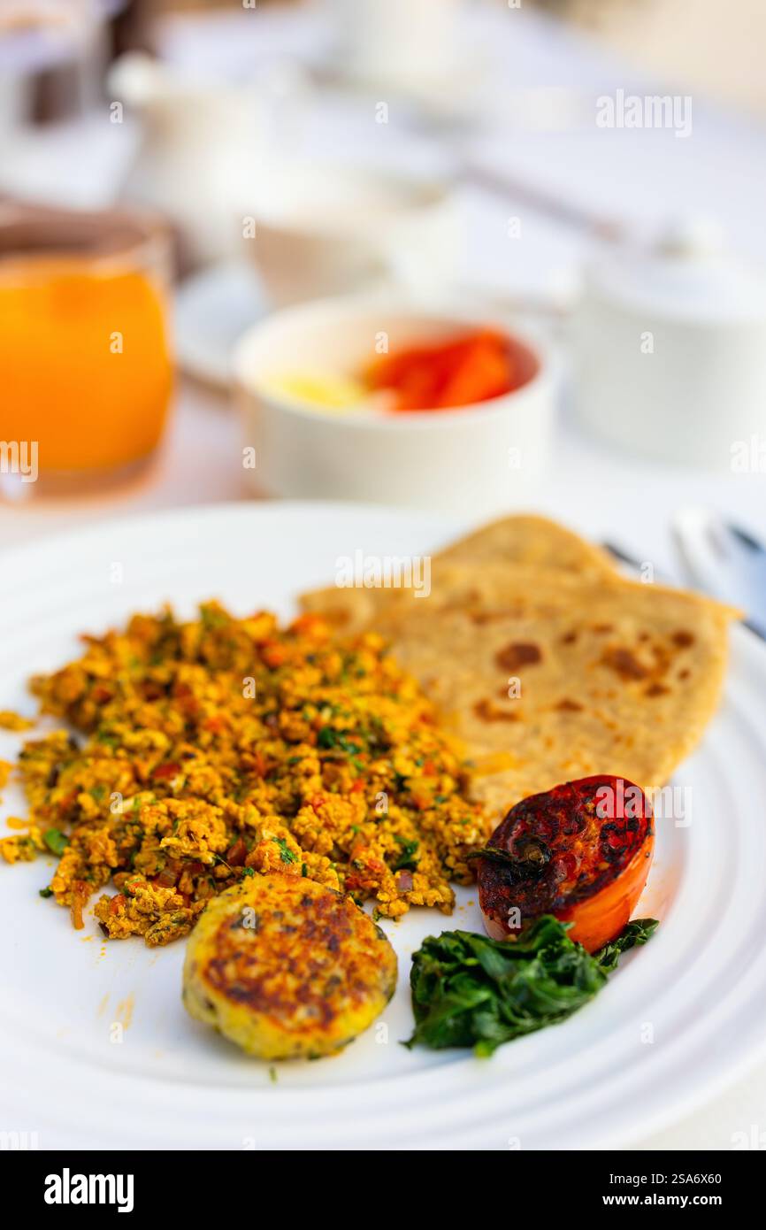 Flavours of India: Masala Ei Bhurji oder Anda Bhurji ist ein Rührei-Gericht mit indischen Gewürzen, das zum Frühstück serviert wird Stockfoto