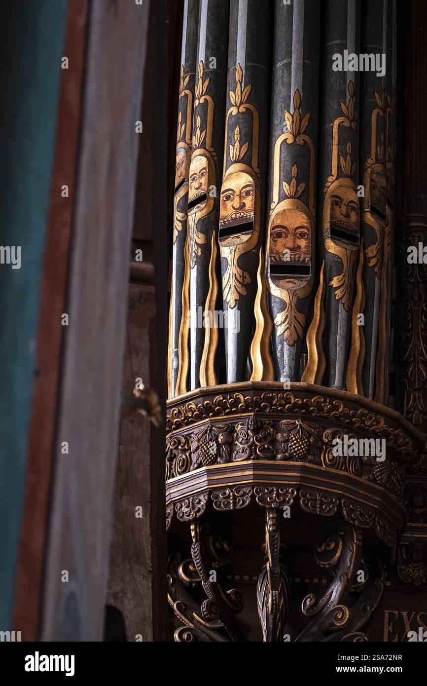 Gesichter auf die Orgelpfeifen der St. Jakobikirche in Lübeck Stockfoto