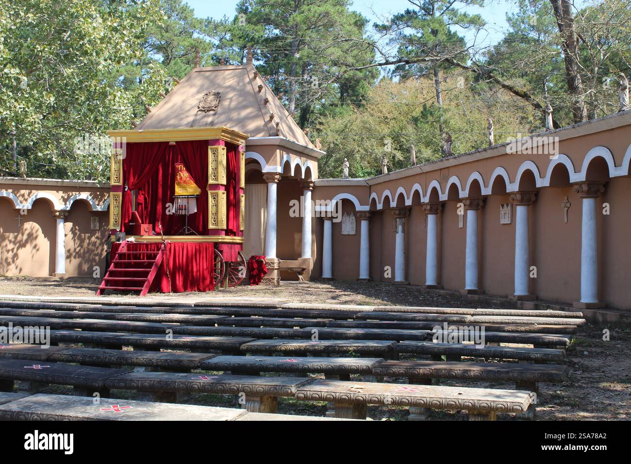 Die Cloister Stage beim Texas Renaissance Festival Stockfoto