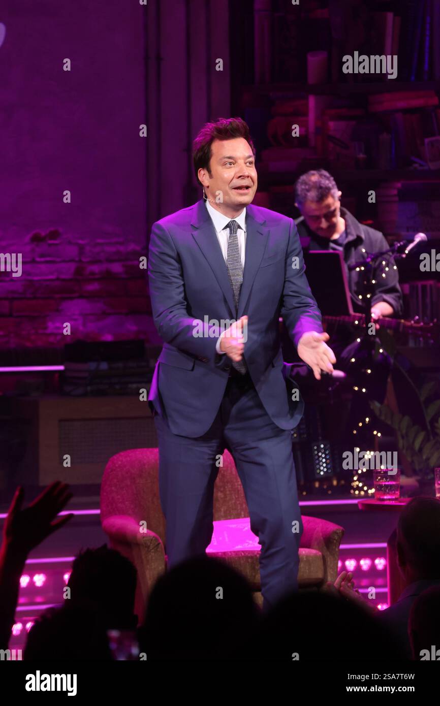 New York, Usa. Januar 2025. Jimmy Fallon während des Curtain Call for All in: Comedy About Love am Broadway mit Lin-Manuel Miranda, Aidy Bryant und Nick Kroll am 28. Januar 2025 im Hudson Theatre in New York, NY (Foto: Udo Salters/SIPA) Credit: SIPA USA/Alamy Live News Stockfoto