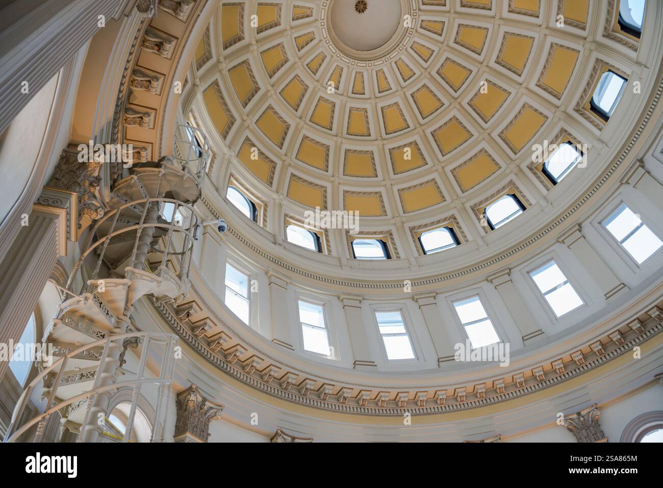 Denver, CO USA – 27. Juni 2018: Treppe zur Rotunde im Colorado State Capitol Building. Stockfoto
