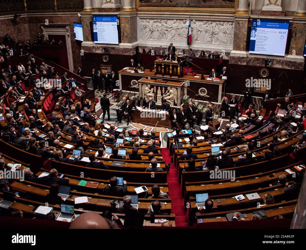 FRANKREICH-POLITIK-REGIERUNG-PARLAMENT die Nationalversammlung, das französische Parlament, während der Sitzung der Fragen an die Regierung. Paris, 28. Januar 2025. PARIS ILE-DE-FRANCE FRANKREICH URHEBERRECHT: XANDREAXSAVORANIXNERIX FRANCE-POLITICS-GOVERNMENT-PARLI ASAVORANINERI-6 Stockfoto