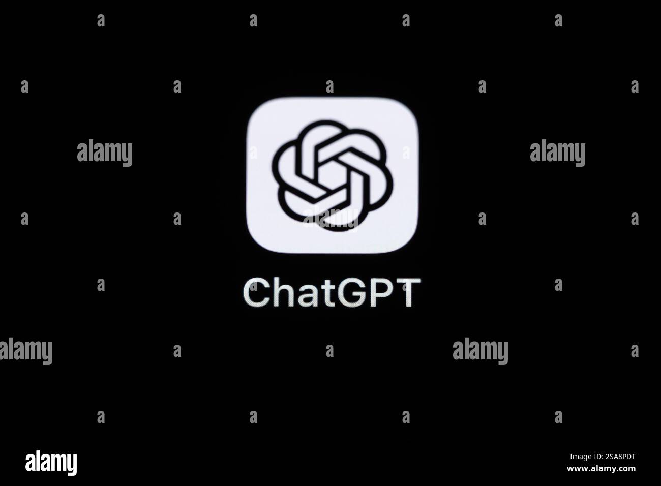 Die Applikation-App ChatGPT des US-amerikanischen Softwareunternehmens OpenAI ist auf dem Display eines iPhone zu sehen. Rottweil Baden-Württemberg Deutschland *** die ChatGPT-App des US-Softwareunternehmens OpenAI ist auf dem Display eines iPhone Rottweil Baden Württemberg zu sehen Stockfoto