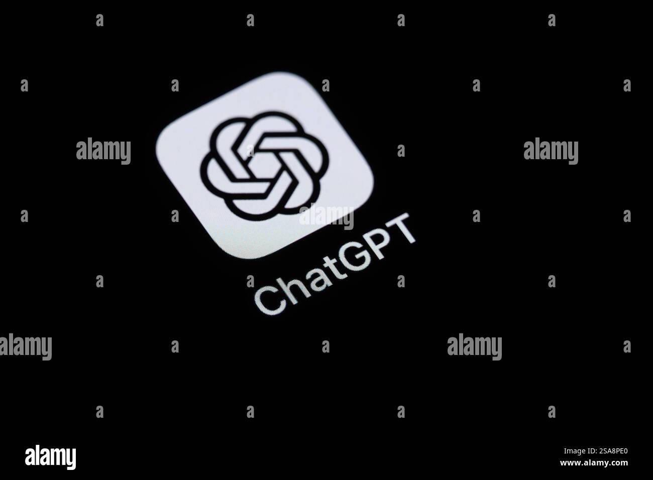 Die Applikation-App ChatGPT des US-amerikanischen Softwareunternehmens OpenAI ist auf dem Display eines iPhone zu sehen. Rottweil Baden-Württemberg Deutschland *** die ChatGPT-App des US-Softwareunternehmens OpenAI ist auf dem Display eines iPhone Rottweil Baden Württemberg zu sehen Stockfoto