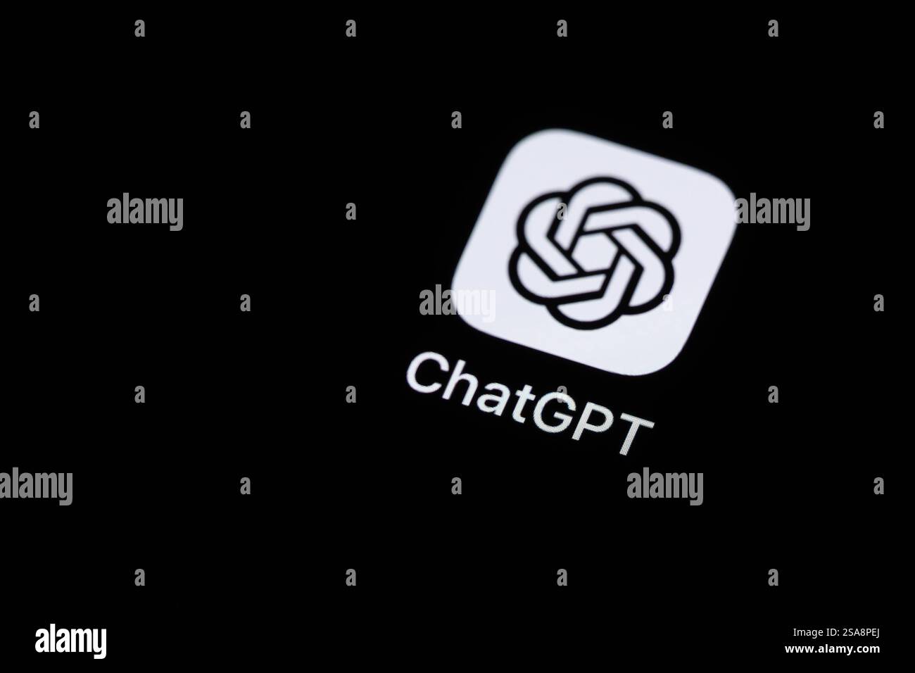 Die Applikation-App ChatGPT des US-amerikanischen Softwareunternehmens OpenAI ist auf dem Display eines iPhone zu sehen. Rottweil Baden-Württemberg Deutschland *** die ChatGPT-App des US-Softwareunternehmens OpenAI ist auf dem Display eines iPhone Rottweil Baden Württemberg zu sehen Stockfoto