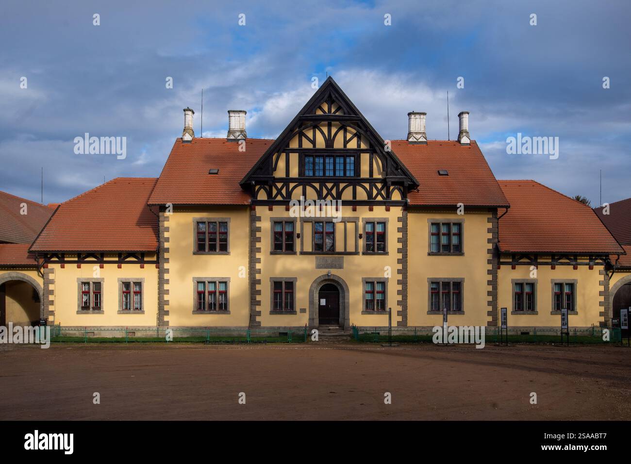 Zucht von Schwarzen Kladruber-Pferden im Gestüt Slatinany, Teil des Nationalgestüts Kladruby nad Labem in Slatinany, Region Chrudim, Tschechische Republik, 29. Januar 2025. (CTK Foto/Josef Vostarek) Stockfoto