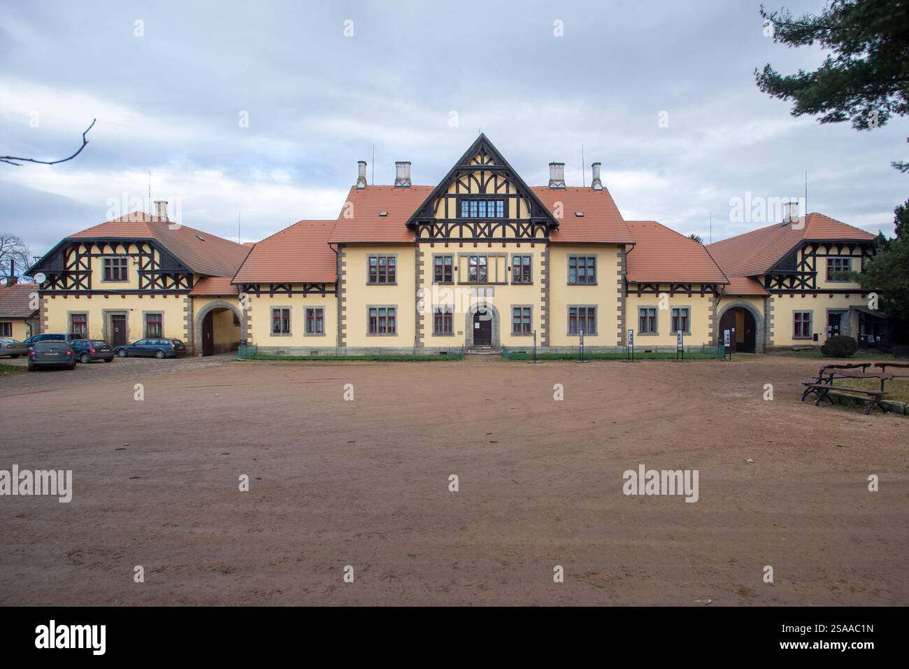Zucht von Schwarzen Kladruber-Pferden im Gestüt Slatinany, Teil des Nationalgestüts Kladruby nad Labem in Slatinany, Region Chrudim, Tschechische Republik, 29. Januar 2025. (CTK Foto/Josef Vostarek) Stockfoto