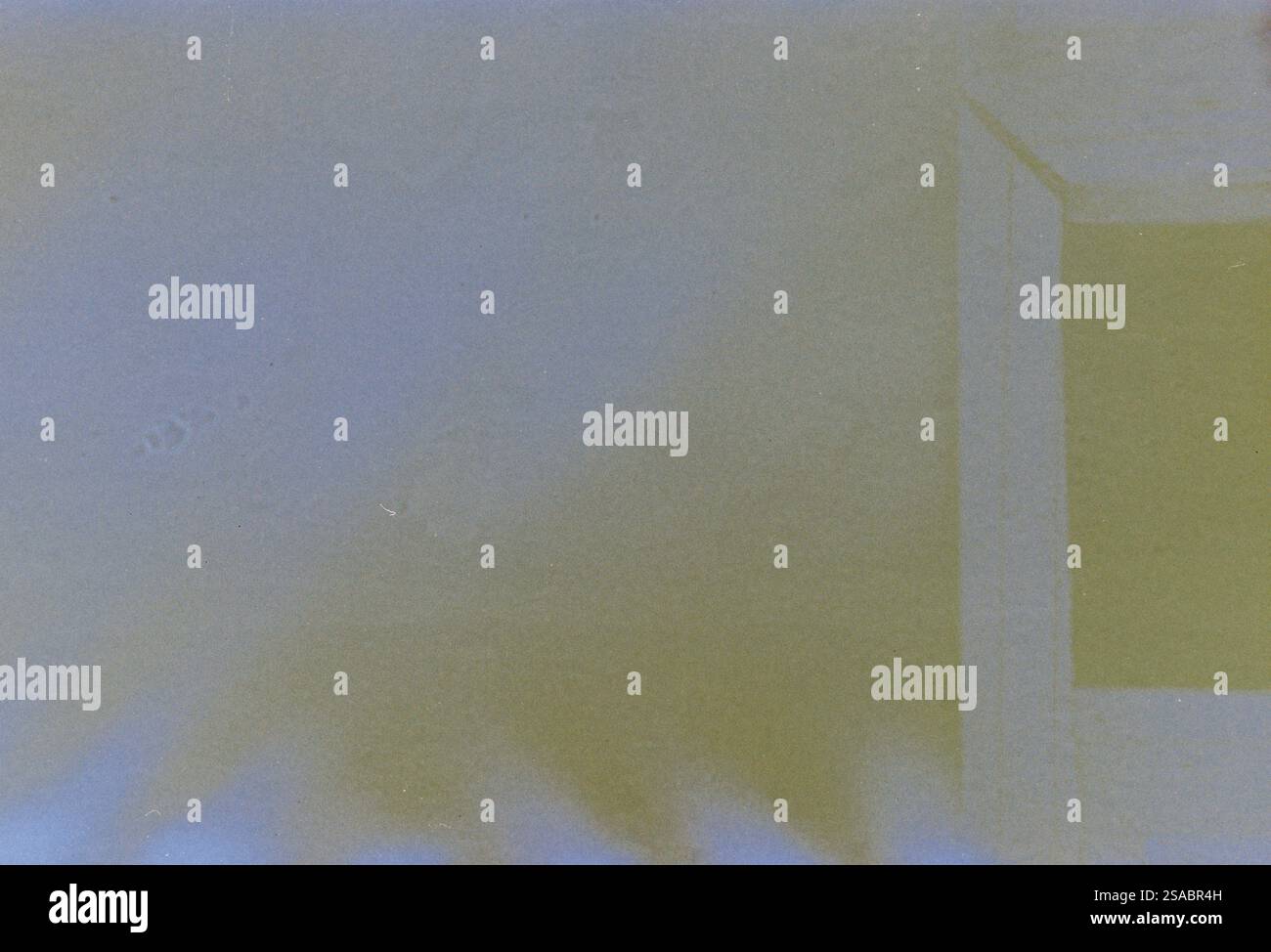 Authentische 200 ISO 35 mm Filmkörnung mit natürlichen Mängeln und organischen Geräuschen. Perfekt für Vintage-Fotografie, Overlays und analoge Ästheti Stockfoto